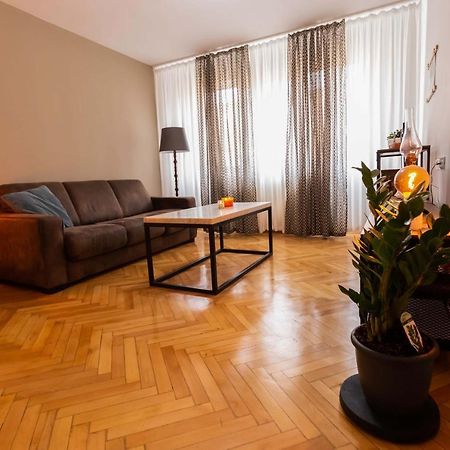 Cosy 2-Bedroom Flat - Fully Equipped Resita Exterior foto