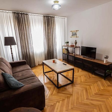 Cosy 2-Bedroom Flat - Fully Equipped Resita Exterior foto