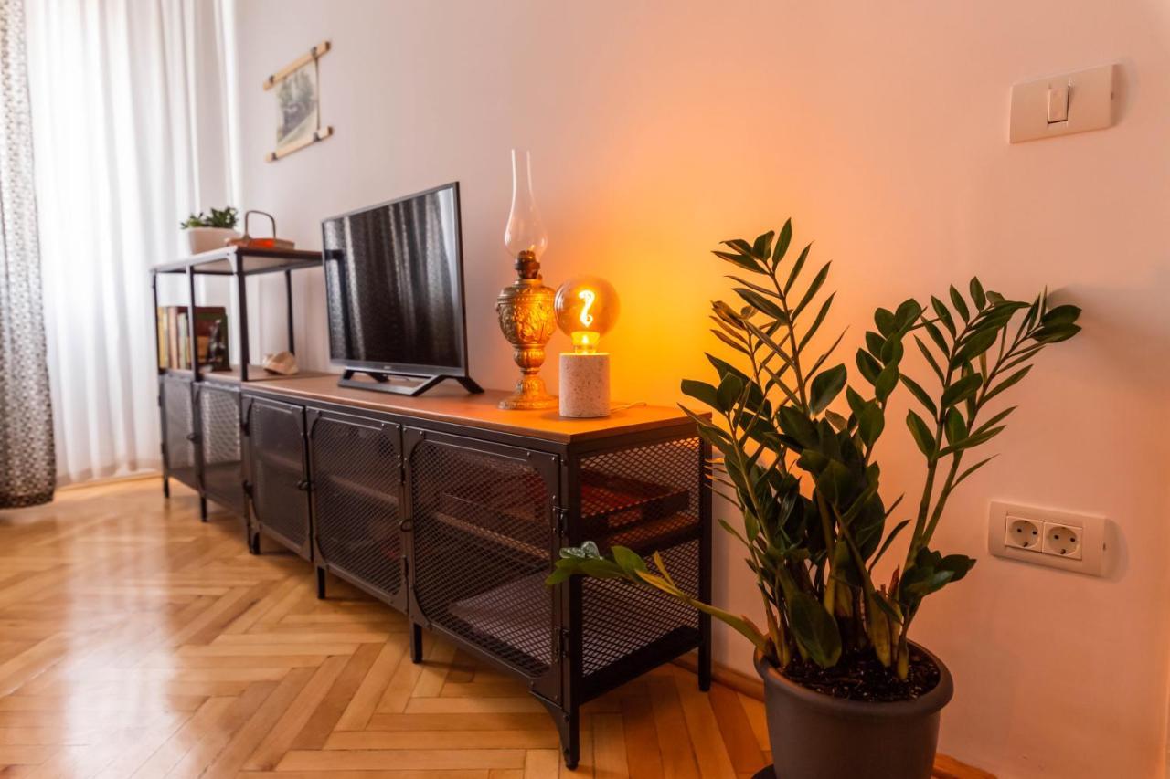 Cosy 2-Bedroom Flat - Fully Equipped Resita Exterior foto